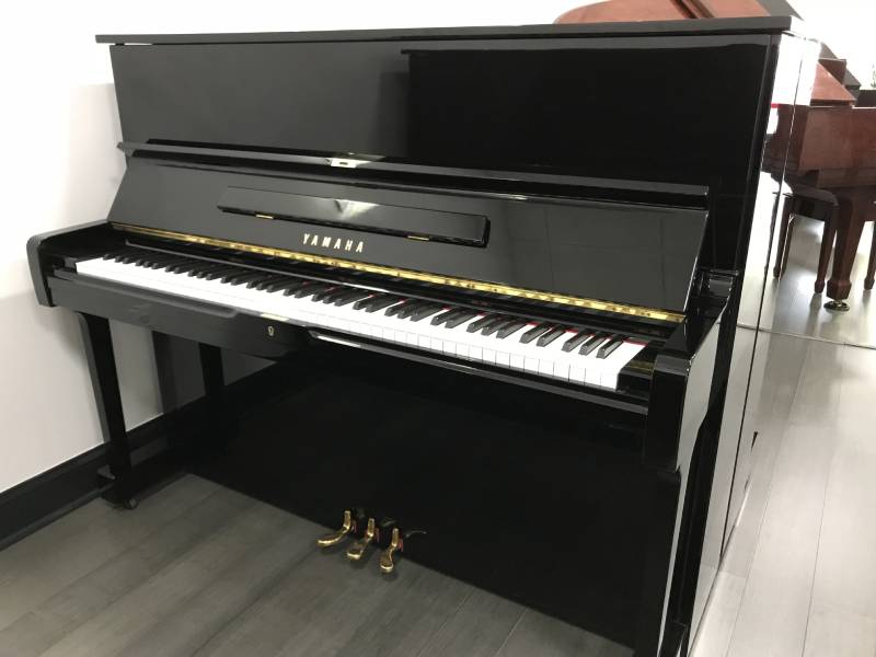 Đàn piano Yamaha YU1