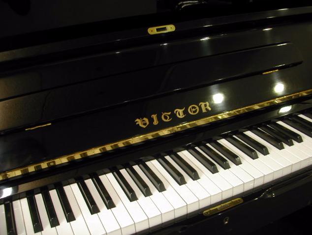 piano Victor V105M
