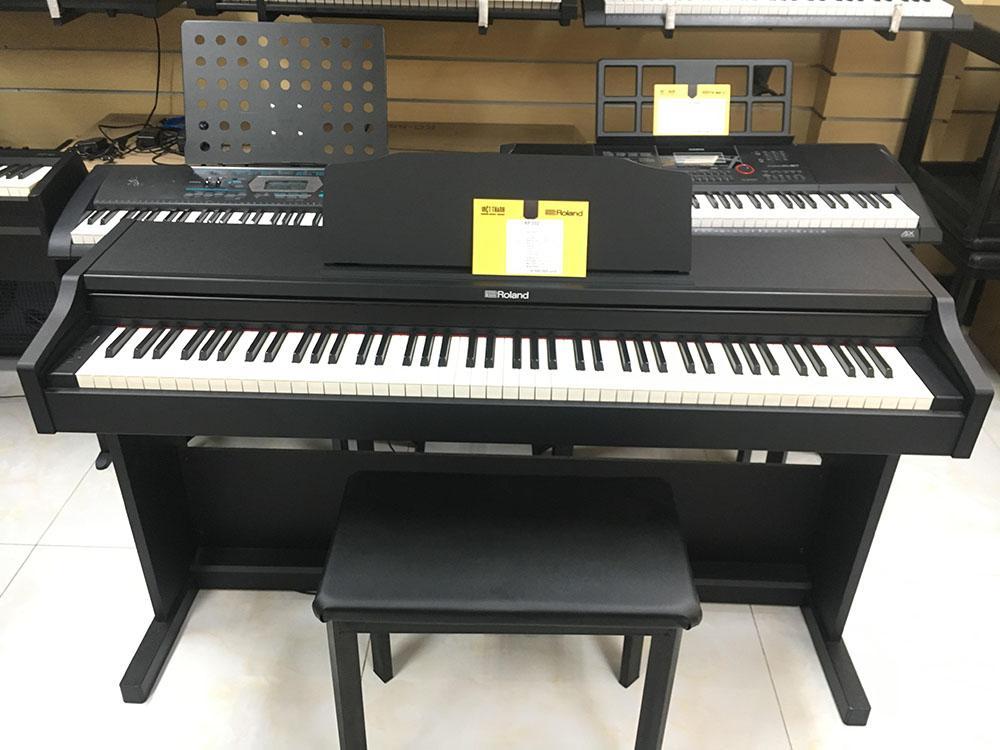 ĐÀN PIANO ĐIỆN ROLAND RP-102