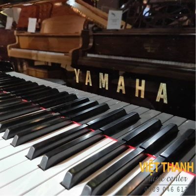logo piano yamaha c7b